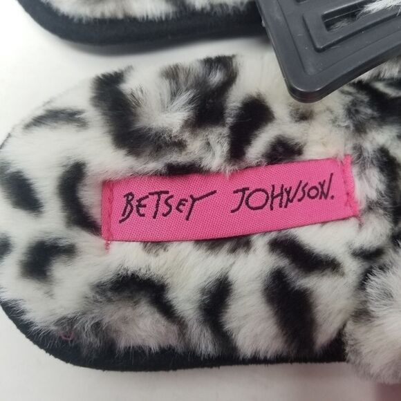 NWT. BETSEY JOHNSON WHITE LEOPARD SLIPPERS. SZ M. - Picture 11 of 15